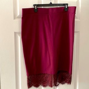 Torrid stretch skirt with lace trim on bottom
